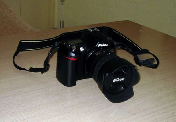 доступним Canon і Nikon камери доступні для продажу.