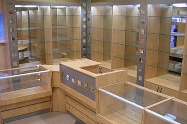 Торговая мебель под заказ в Киеве и Сумах.