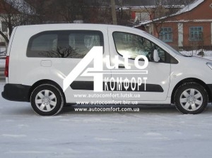 Сплошное окно, правое на автомобиль Peugeot Partner, Citroën Berlingo 08-