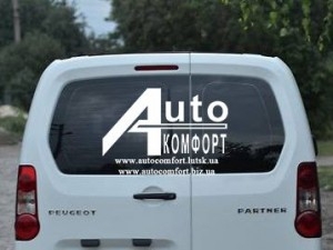 Заднее стекло (распашонка правая) с электрообогревом на Peugeot Partner, Citroën Berlingo 08-