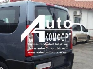 Распашонка левая с э. о. и отверстием на Fiat Scudo, Peugeot Expert, Citroen Jumpy 07-