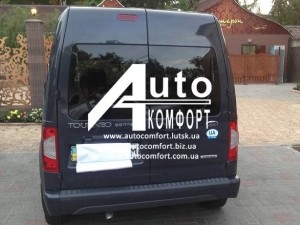 Заднее стекло (распашонка левая) с э. о. и отверстием на Ford Transit (Tourneo) Connect