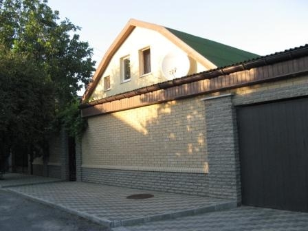 дом с евро-ремонтом и широким участком в Харькове.
