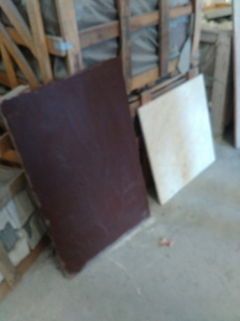 Каменная плита 900*600*30 , натуральная , сочный коричневый цвет