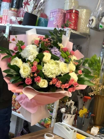 Цветы с доставкой по Украине: розы, тюльпаны, сборные и экзотические букеты