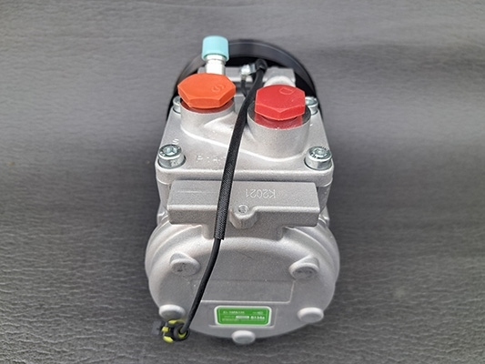 Компресор кондиціонера на трактор John Deere 8400 Clove 10PA17C